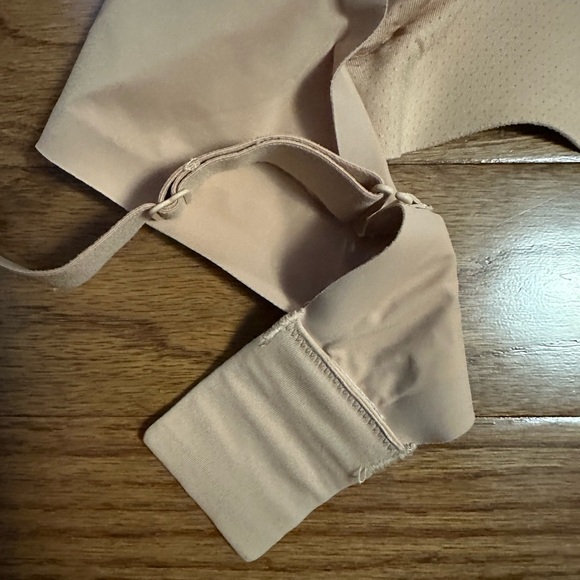 Bundle 4/$30 VGBUC KNIX L+ beige V neck bra - Picture 6 of 6